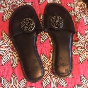 MINNETONKA Emblem Leather Slide Sandals